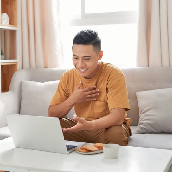 Practitioner doing online session
